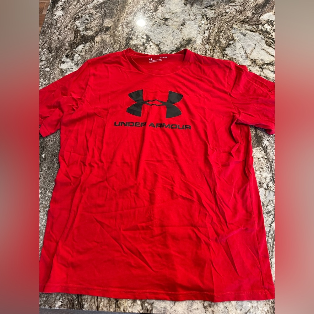 Men’s xl under armour tshirt
